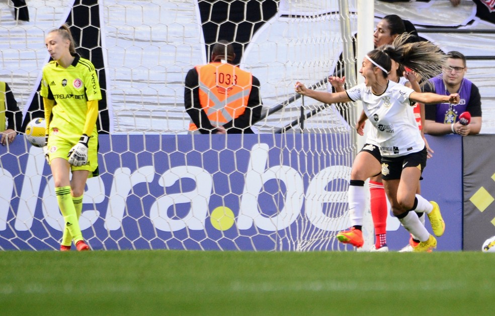 Corinthians provoca Internacional nas redes sociais após título brasileiro feminino