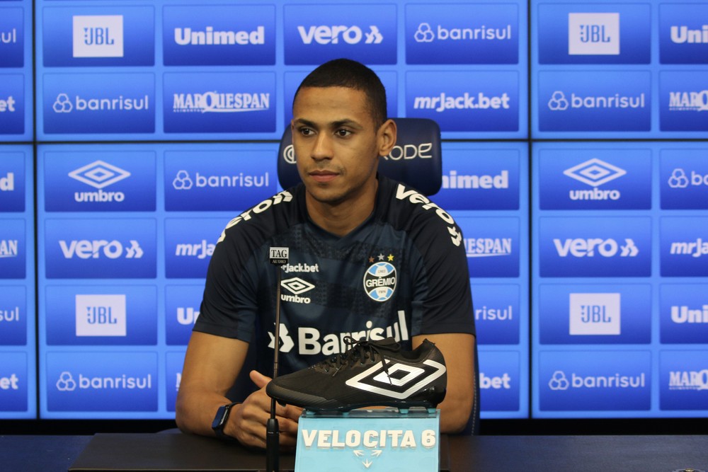 Compraram a ideia de nos apoiar - Bruno Alves destaca apoio da torcida e comenta sobre a possível estreia de Lucas Leiva