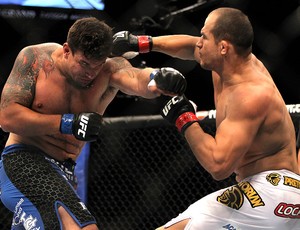 ufc146_juniorcigano_frankmir_get.jpg