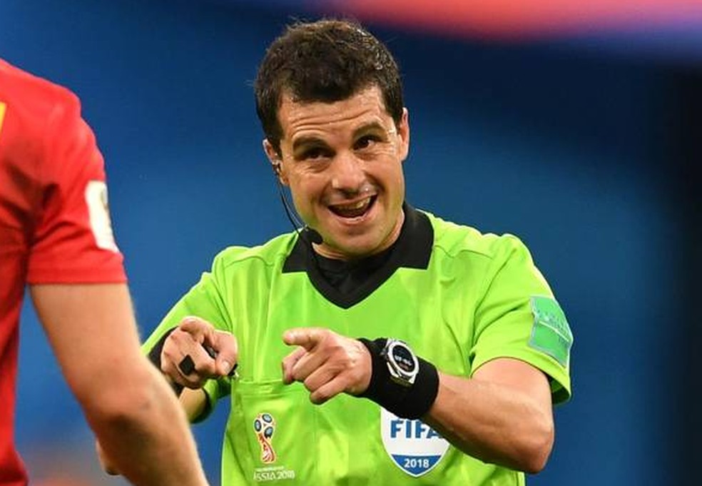 Árbitro Andrés Cunha apitará o jogo na Argentina — Foto: Laurence Griffiths/Getty Images