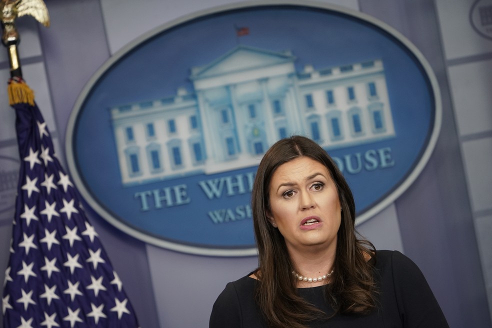 Sarah Sanders, porta-voz da Casa Branca, diz a jornalistas nesta segunda-feira (25) que Trump não declarou guerra à Coreia do Norte (Foto: AFP)