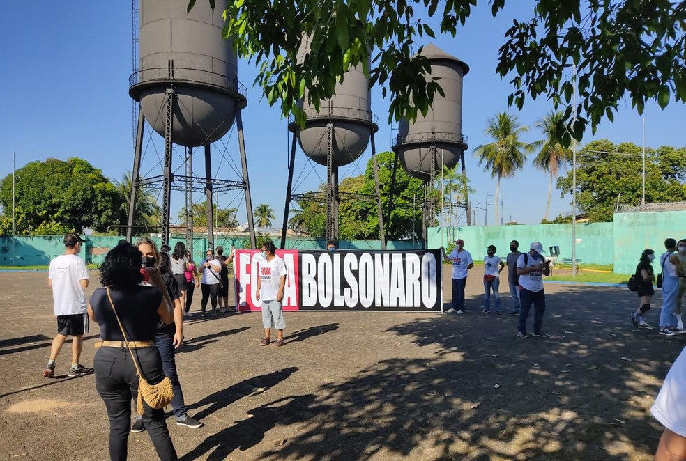 [Porto Velho, 03/07] Manifestantes na praça das Três Caixas D'Água, em protesto contra o presidente Bolsonaro neste sábado (3) — Foto: Yonara Werri/Rede Amazônica 