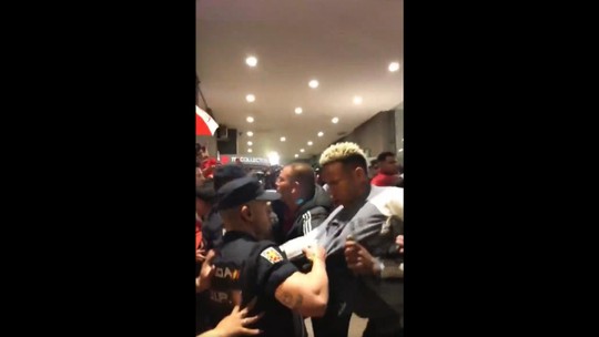 Goleiro peruano Gallese é liberado pela polícia após confusão em hotel na Espanha; veja vídeo