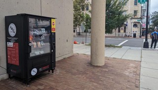 Crise de opioides: as 'máquinas de refrigerante' que dão antídoto de overdose em ruas dos EUA