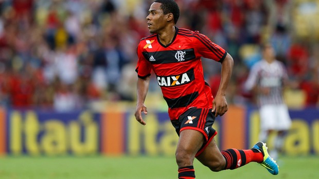 Comentaristas elogiam Elias no Fla: Um dos melhores no campeonato