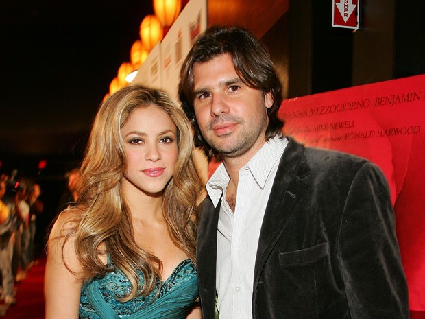 Shakira e ex-namorado, Fernando de la Rúa, em 2007, na première do filme 