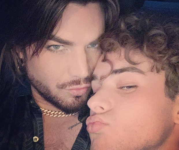 Adam Lambert e Javi Costa Polo (Foto: Reprodução/Instagram)