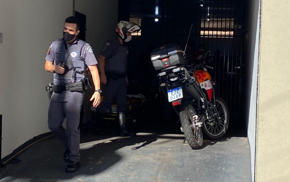 Homem foi baleado dentro de oficina automotiva no Jardim Paulista em Ribeirão Preto, SP — Foto: Michelle Souza/CBN Ribeirão