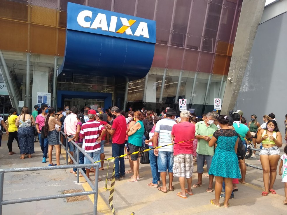 Sindicato denuncia agressões a servidores em filas dos bancos e pede reforço da PM no Acre  — Foto: Quésia Melo/Rede Amazônica Acre 