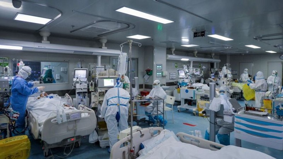 Muitos pacientes com covid-19 morreram sem poder receber a visita de familiares em hospitais durante a pandemia — Foto: Getty Images