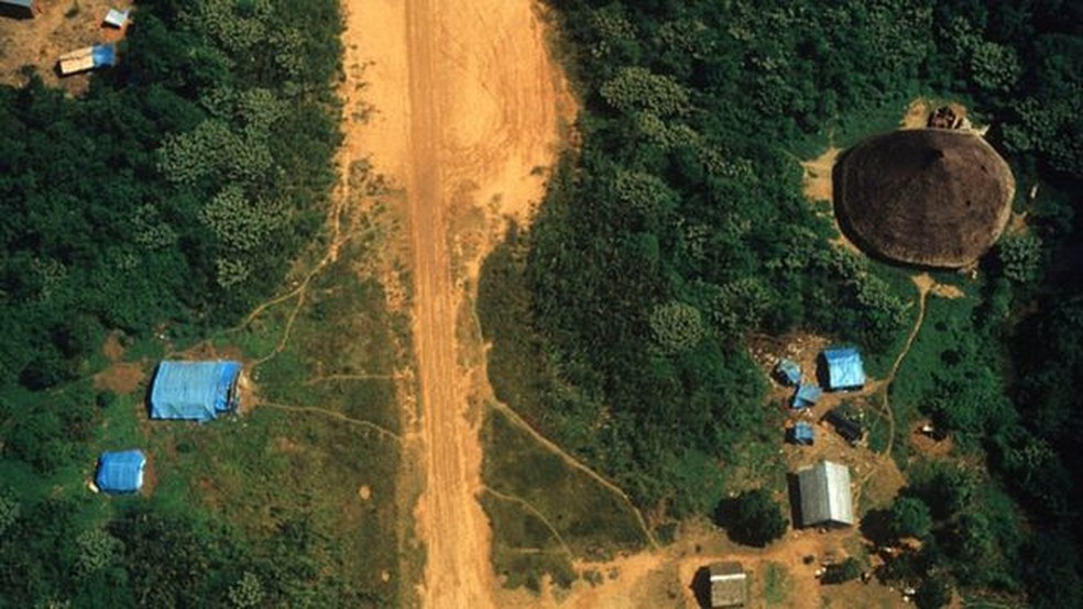 Pista de pouso em terra yanomami que é usada por garimpeiros ilegais — Foto: GETTY IMAGES