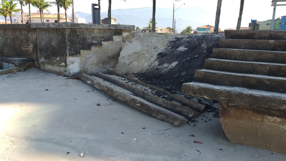 Local foi destru&iacute;do devido a for&ccedil;a da mar&eacute; em Praia Grande, SP &mdash; Foto: Arquivo pessoal/Itaicy J&uacute;lio