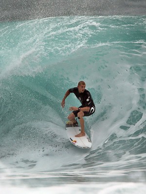 Mick Fanning Surfe Pipeline Havaí (Foto: Márcio Fernandes / Ag. Estado)