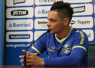 Gremistas mantêm foco no futebol e evitam citar caso Aranha: