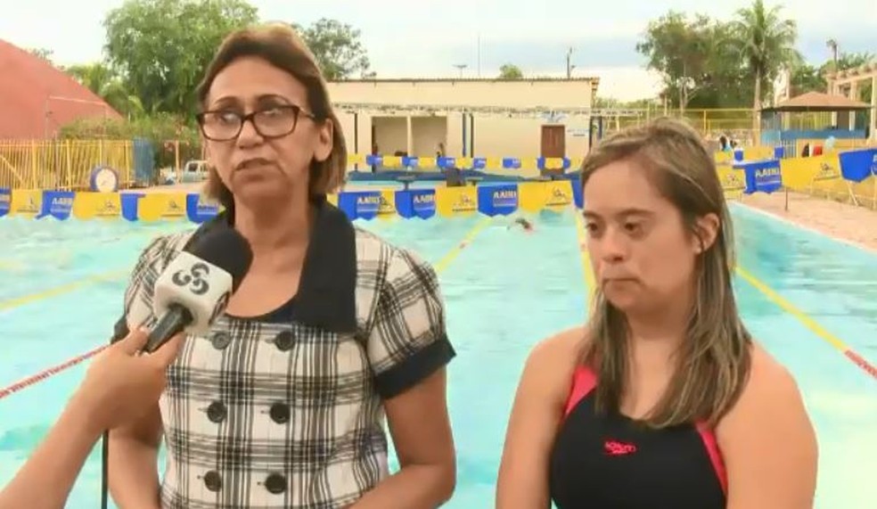 Mãe de Rayssa se diz orgulhosa das conquistas da filha  (Foto: Reprodução/Rede Amazônica Acre)