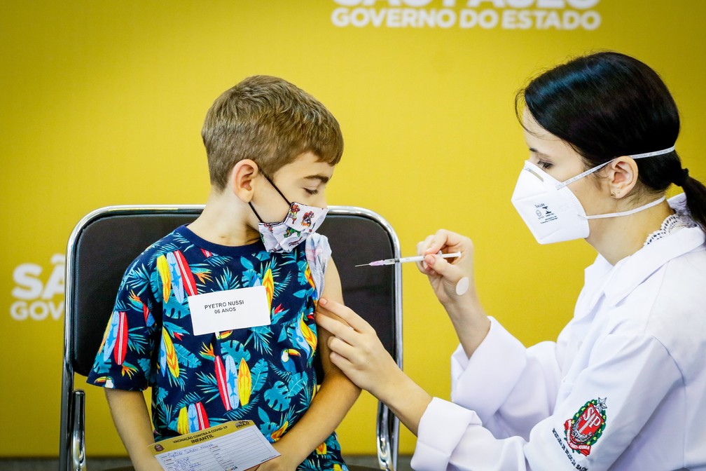 Imunização contra a Covid-19 de crianças e com dose de reforço nos adultos segue aquém do esperado. — Foto: Eliane Neves/Fotoarena/Agência O Globo