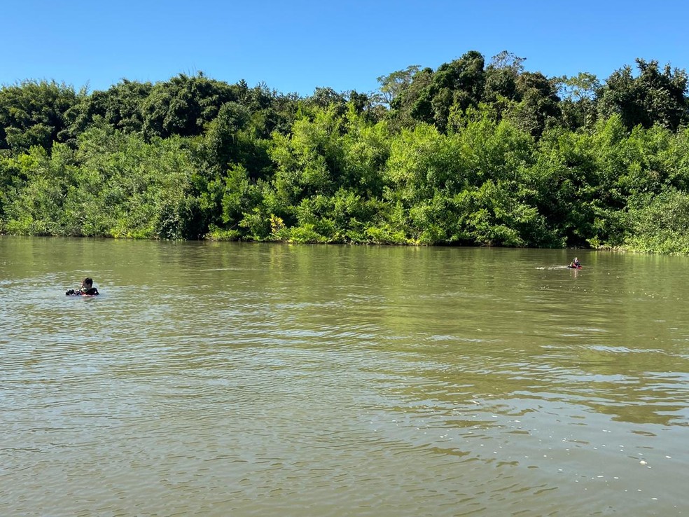 Homem de 45 morreu afogado ao tentar atravessar Rio Cuiabá — Foto: CBM/MT