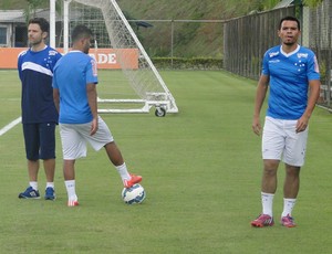 Alisson treina, e Cruzeiro alimenta esperança de ter meia nas quartas