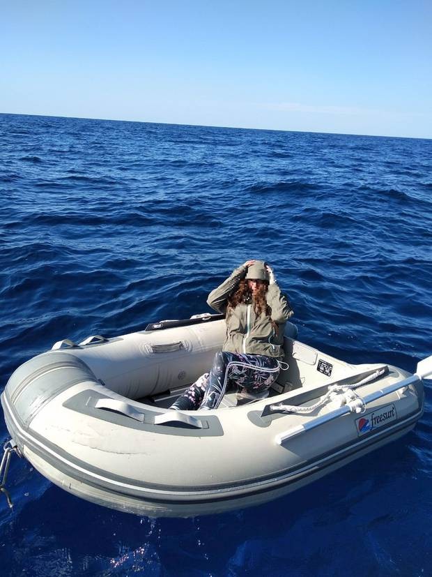 Kushila Stein foi encontrada viva pela guarda costeira da Grécia (Foto: Reprodução/Guarda Costeira Grega)