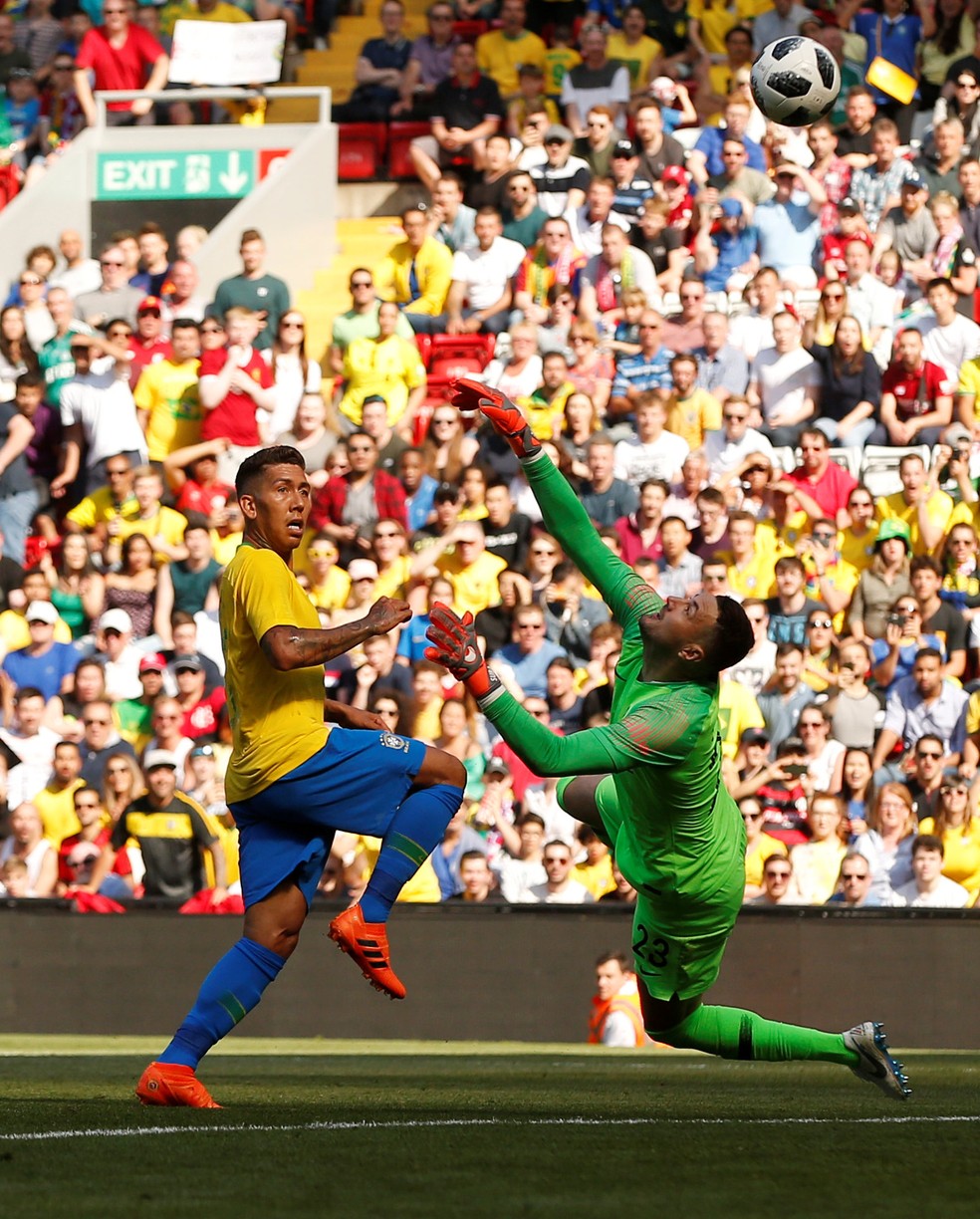 Firmino faz golaço contra a Croácia  (Foto: REUTERS/Andrew Yates)