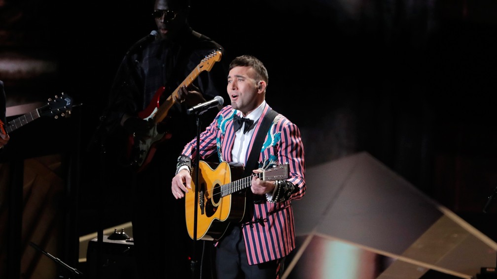 Músico Sufjan Stevens se apresenta no Oscar com 'Mistery of love', trilha sonora de 'Me chame pelo seu nome' (Foto: Lucas Jackson/Reuters)