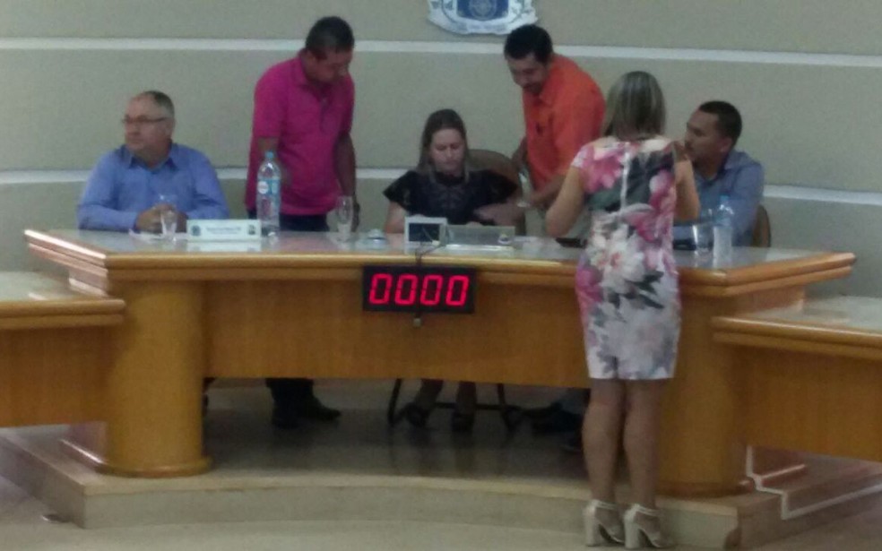 Presidente da Câmara de Sandovalina tomou posse como prefeita nesta terça-feira (29) (Foto: Kawanny Barros/TV Fronteira)