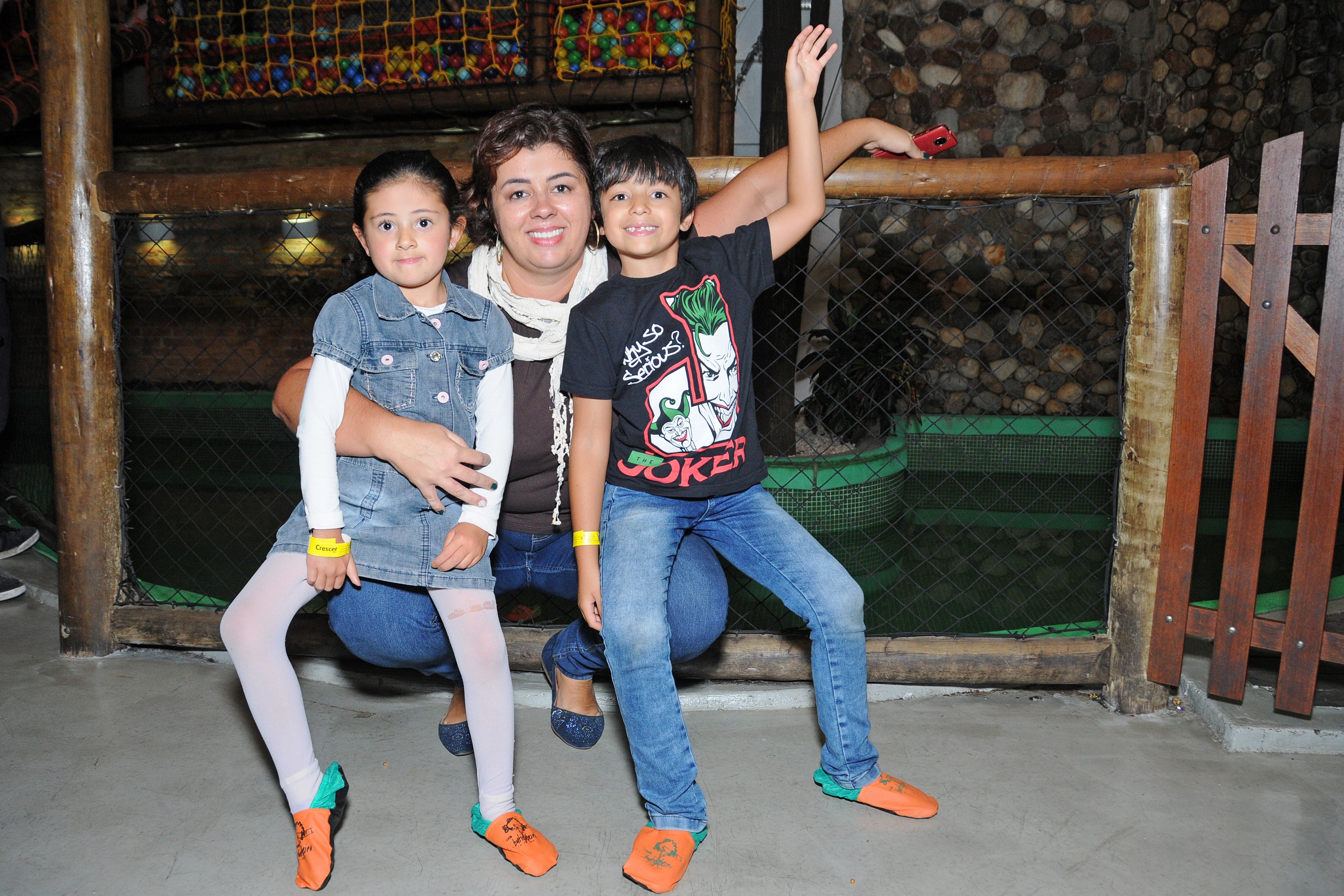 Edna Ferreira e os filhos Breno, de 7 anos, e Beatriz, de 5 (Foto: Sylvia Gosztonyi/Editora Globo)