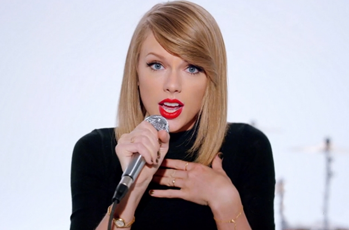 Taylor Swift no clipe de 'Shake It Off' (Foto: Reprodução)