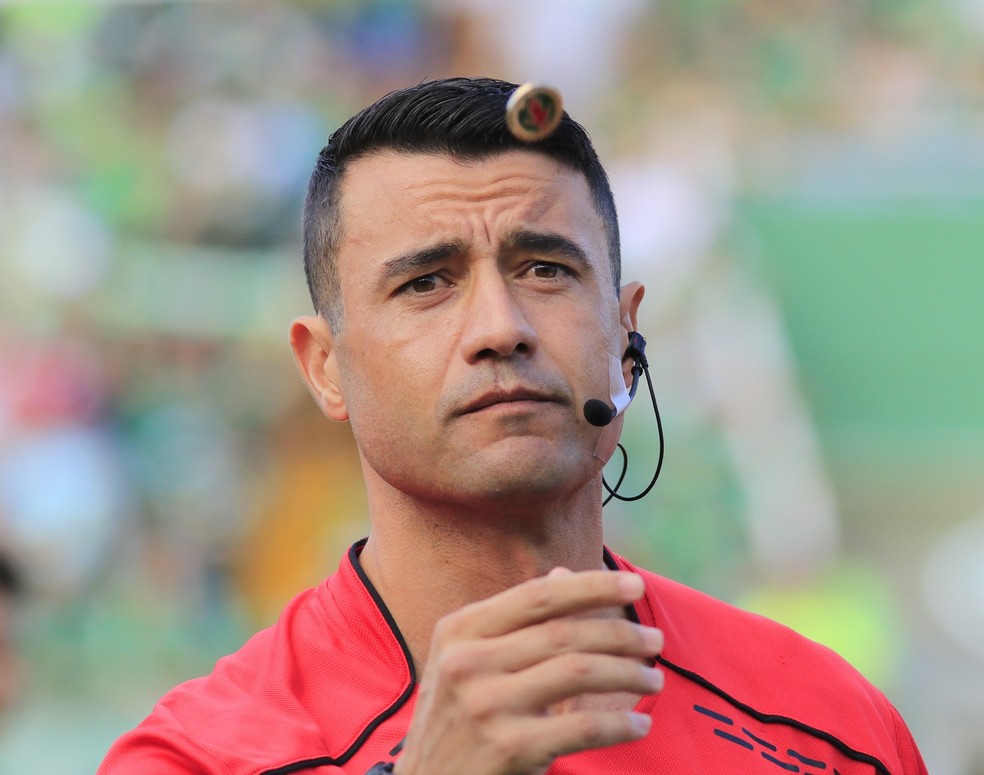 Bráulio Machado será o primeiro árbitro de vídeo do futebol brasileiro (Foto: Luiz Henrique/Figueirense FC)