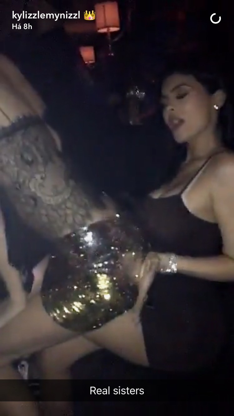 Kylie Jenner ganhou uma dança erótica (Foto: Reprodução)