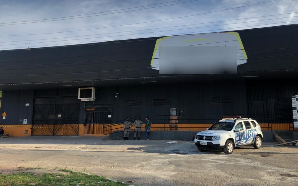 Homem invade ferragista, mata gerente e se mata em seguida, em Goiânia, Goiás — Foto: Gabriel Garcia/TV Anhanguera