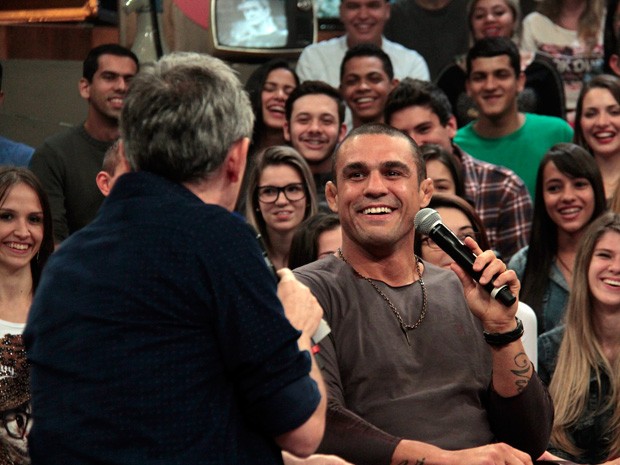 Vitor Belfort participa da gravação do programa Altas Horas (Foto: Marcos Mazini/Gshow)