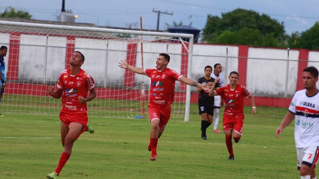 Max fez o gol do primeiro tempo