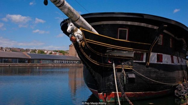O HMS Unicorn, o mais antigo navio de guerra de madeira remanescente da Escócia, apresenta uma infinidade de unicórnios (Foto: PEP MASIP / ALAMY)