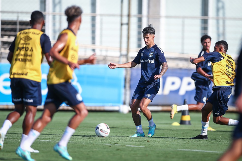 Ferreira em treino do Grêmio — Foto: Lucas Uebel/Divulgação Grêmio