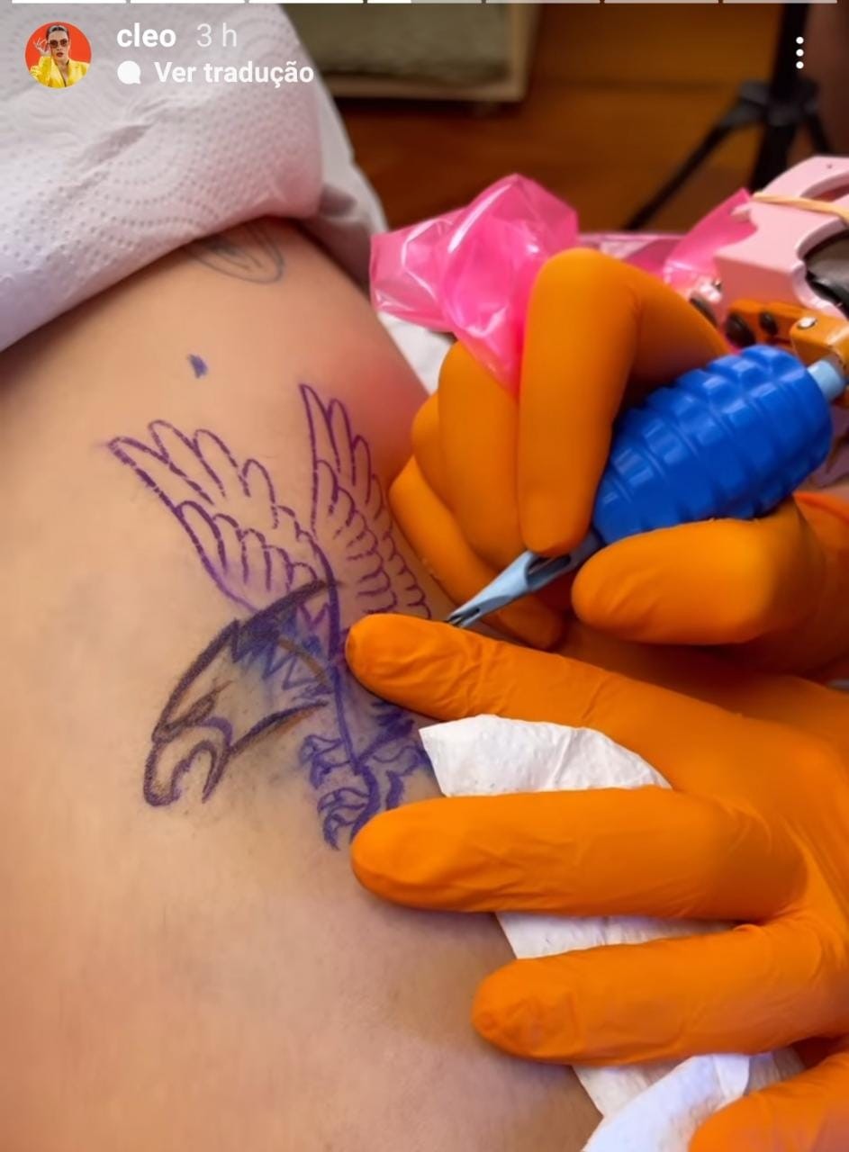 Cleo faz nova tatuagem (Foto: Reprodução: Instagram)