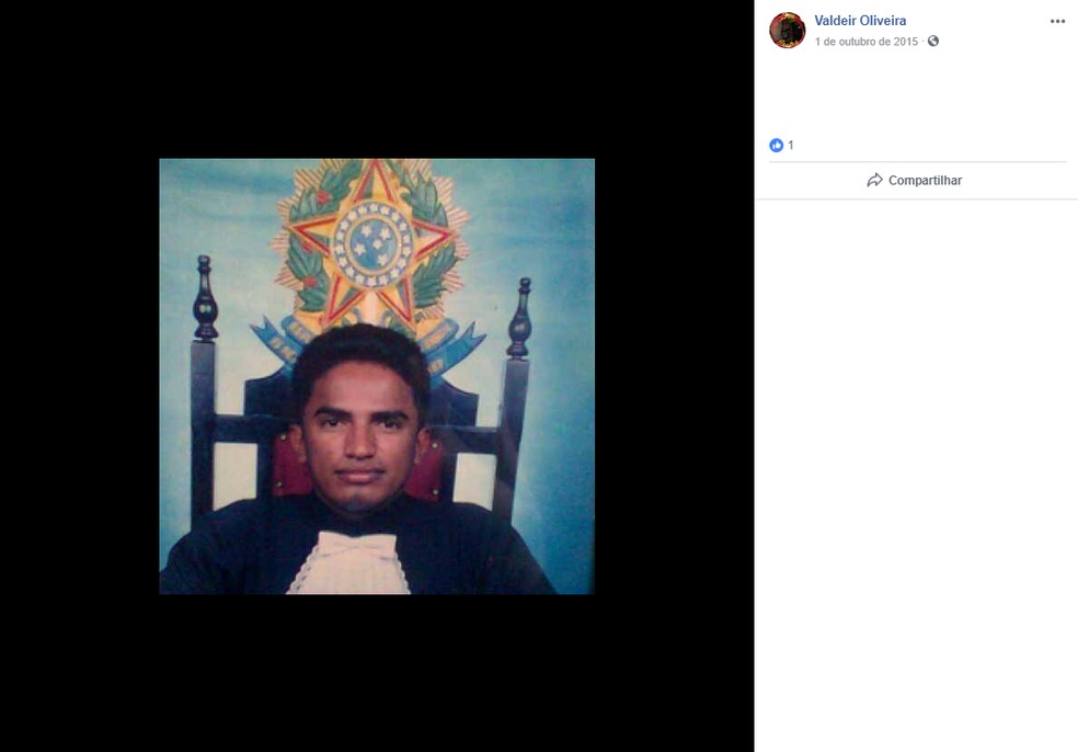 O professor Valdeir Oliveira foi lembrado pelos amigos nas redes sociais como uma pessoa alegre â€” Foto: ReproduÃ§Ã£o/Facebook