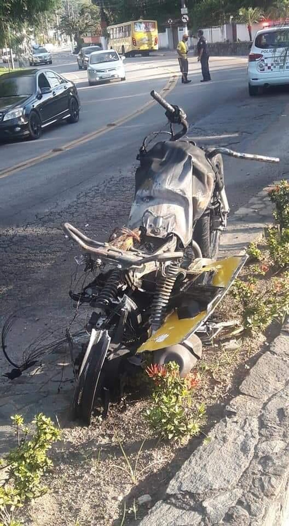 Motociclista morre após colidir contra ônibus em São Sebastião — Foto: Luciano Antonio Dias dos Santos/ arquivo pessoal
