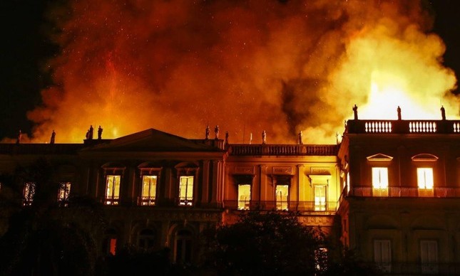 Incêndio destrói o Museu Nacional