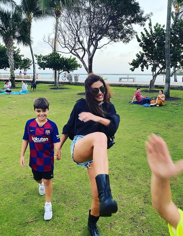 Juliana Paes com os filhos (Foto: Reprodução/Instagram)