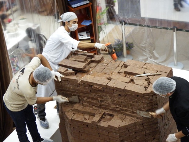 Maior coelho de chocolate do mundo Uberaba (Foto: Thiago Fraletti/Arquivo Pessoal)