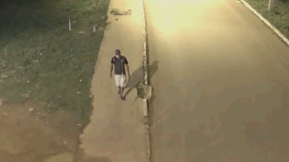 Homem de boné e máscara é principal suspeito de desaparecimento de jovem do DF, segundo Polícia  — Foto: Reprodução