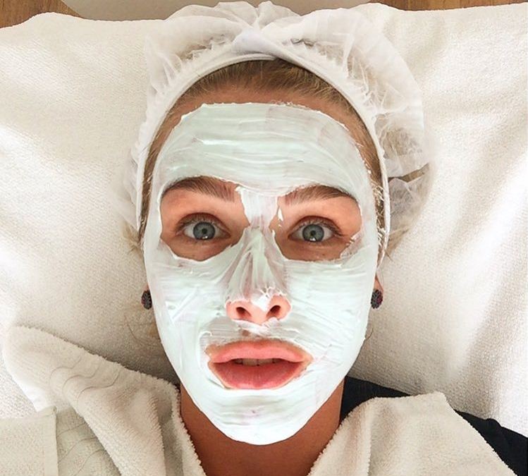 Fiorella Mattheis dá susto nos fãs com selfie com máscara facial (Foto: Reprodução/Instagram)
