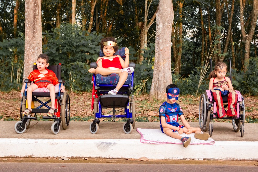 Ensaio fotogrÃ¡fico com crianÃ§as cadeirantes foi feito na Universidade Federal do Acre  â€” Foto: Ãcaro Passos/Arquivo pessoal
