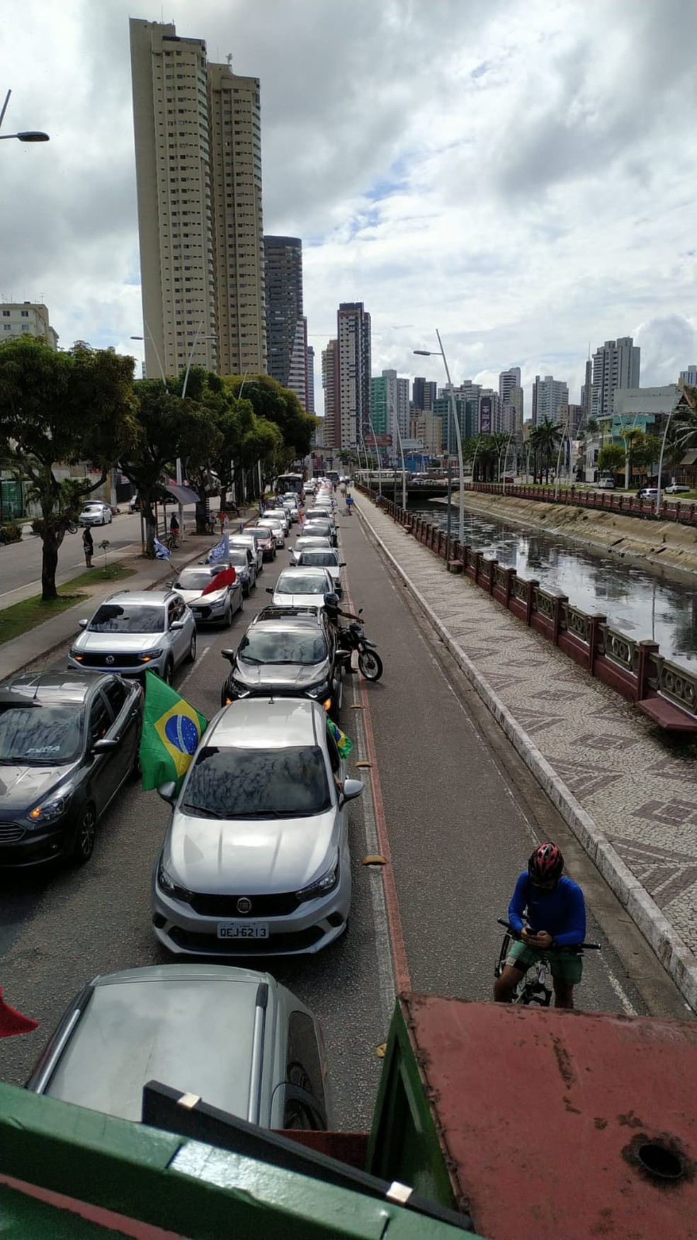 Manifestantes fazem ato contra Bolsonaro em Belém, no Pará — Foto: Moisés Nascimento/TV Liberal