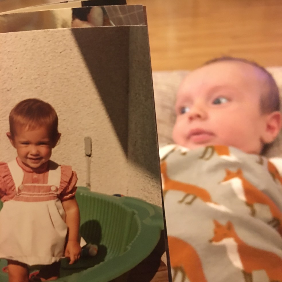 Trystan de vestido, quando pequeno, em uma montagem ao lado de Leo  (Foto: Arquivo Pessoal)