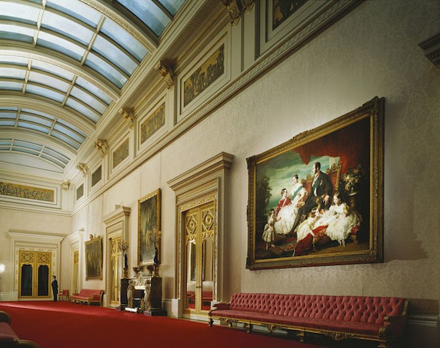 A Galeria do Leste é uma imensa sala com obras de arte e retratos da família real (Foto: The Royal Collection Trust / Divulgação)