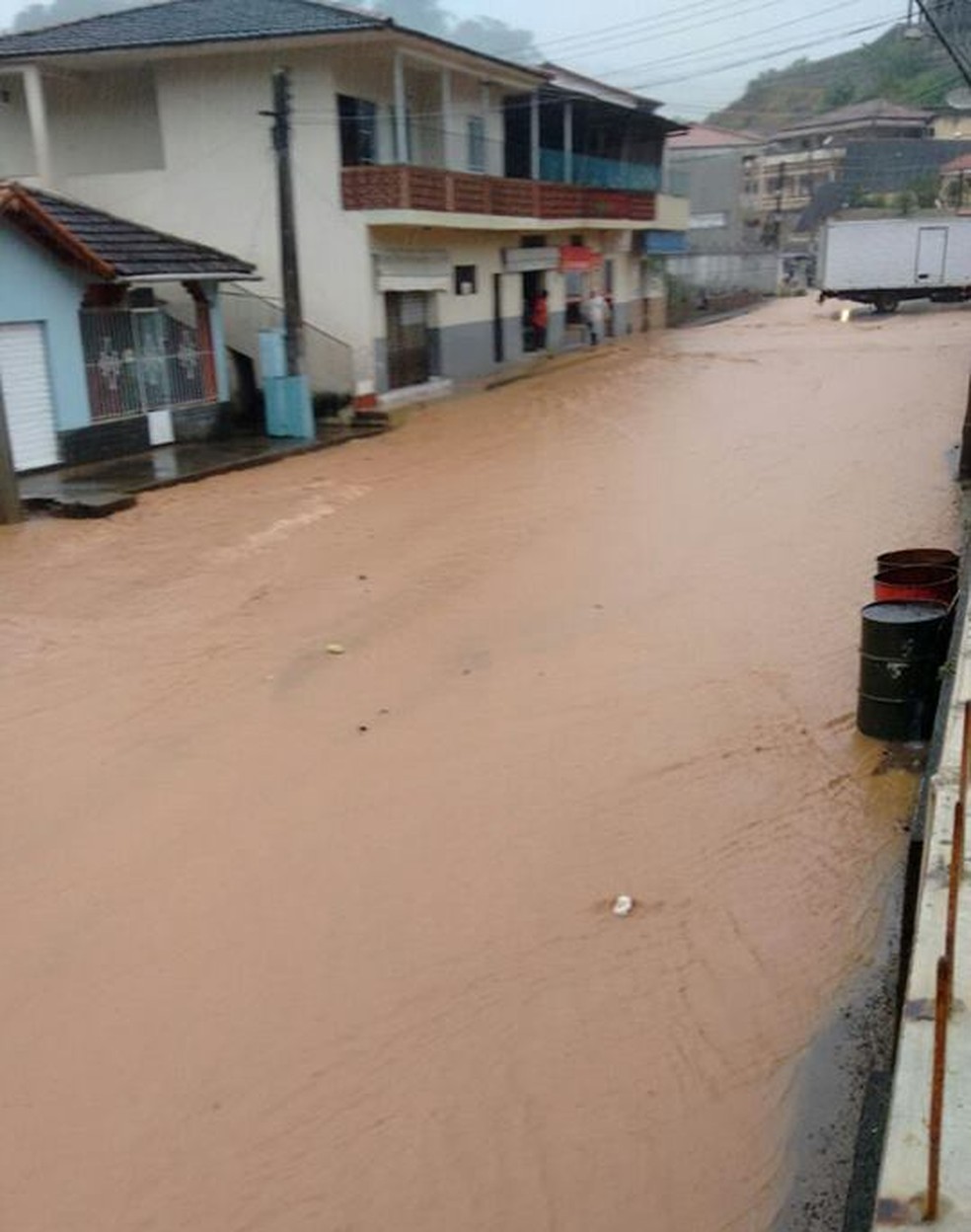 Moradores estão ilhados (Foto: Paulo Tassinari/Arquivo Pessoal)