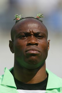 Taribo West (Nigéria): com passagem pela Inter de Milão, o zagueirão africano ficou marcado pelo seu penteado inovador em 1998
