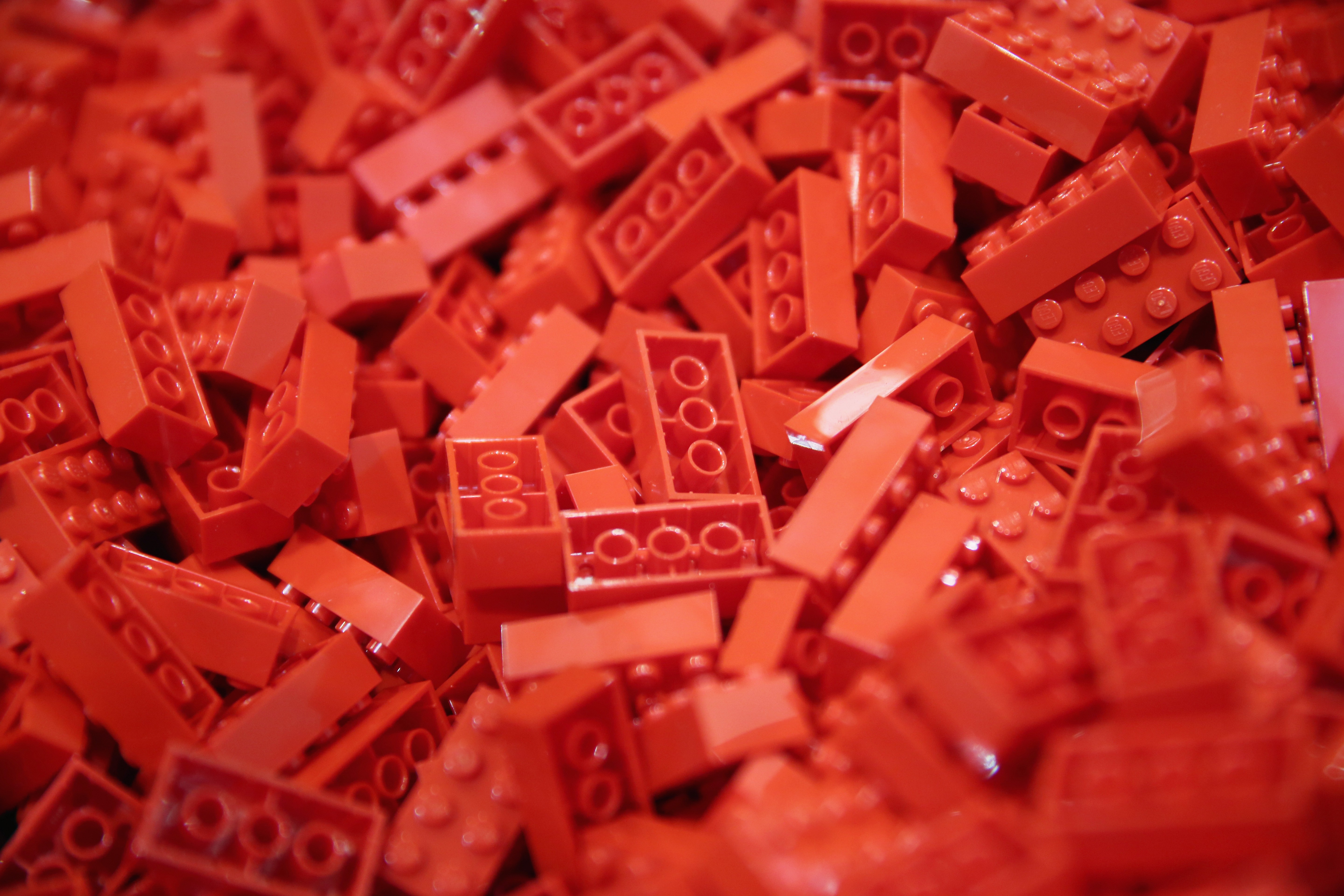 Deveria ser proibido deixar peças de Legos no chão (Foto: Getty Images)